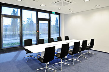 konferenzraum-mieten-business-center-in-frankfurt-main-flughafen-airport-gateway-gardens-1.jpg